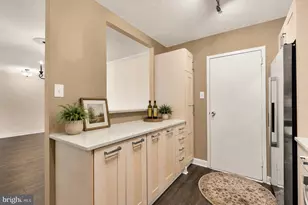 1300 Army Navy Dr, Arlington, VA 22202 - Photo 6