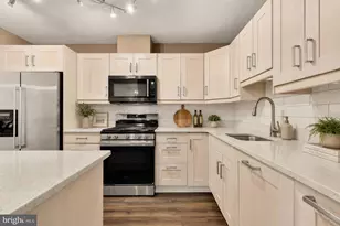 1300 Army Navy Dr, Arlington, VA 22202 - Photo 4