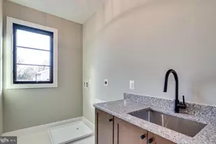 1015 21st St S, Arlington, VA 22202 - Photo 42