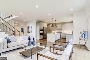 1015 21st St S, Arlington, VA 22202 - Photo 1