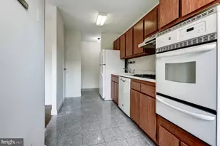 1301 S Arlington Ridge Road S, Arlington, VA 22202 - Photo 10