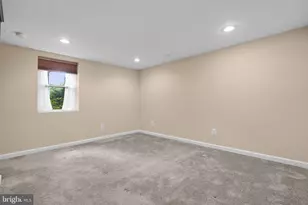 2427 N Sycamore St, Arlington, VA 22207 - Photo 12