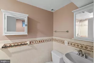 2427 N Sycamore St, Arlington, VA 22207 - Photo 16