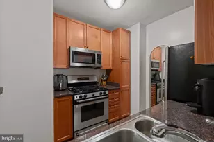 851 N Glebe Rd, Arlington, VA 22203 - Photo 4
