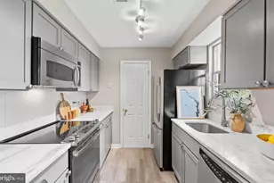 2050 N Calvert St, Arlington, VA 22201 - Photo 12