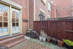 1210 W Abingdon Dr, Alexandria, VA 22314 - Photo 28