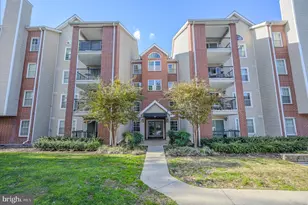 3307 Wyndham Cir, Alexandria, VA 22302 - Photo 2