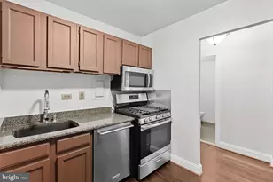 5340 Holmes Run Pkwy, Alexandria, VA 22304 - Photo 12