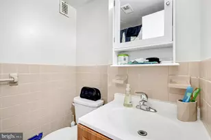 5340 Holmes Run Pkwy, Alexandria, VA 22304 - Photo 12