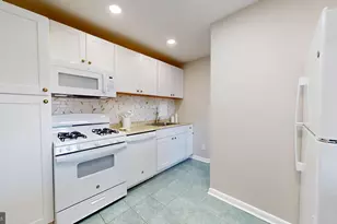 5340 Holmes Run Pkwy, Alexandria, VA 22304 - Photo 16