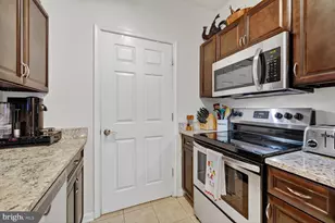 4550 Strutfield Ln, Alexandria, VA 22311 - Photo 6