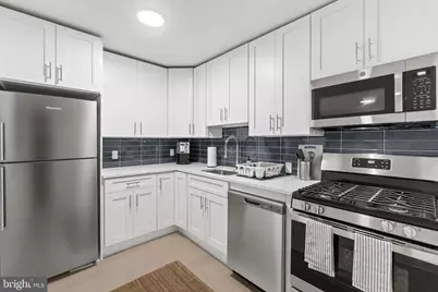 100 W Taylor Run Parkway W #8, Alexandria, VA 22314 - Photo 2