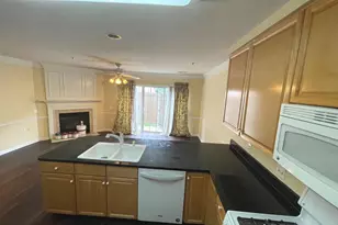 1306 Roundhouse Ln, Alexandria, VA 22314 - Photo 10