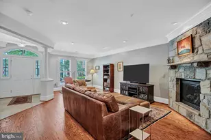 708 Day Ln, Alexandria, VA 22314 - Photo 6