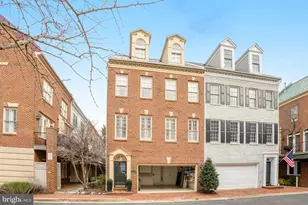 17 Alexander St, Alexandria, VA 22314 - Photo 2