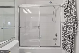 1716 Kingsgate Ct, Alexandria, VA 22302 - Photo 30