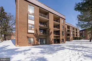 110 Roberts Ln, Alexandria, VA 22314 - Photo 34