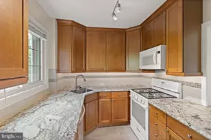 3282 Martha Custis Dr, Alexandria, VA 22302 - Photo 10