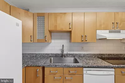307 Yoakum Parkway #920, Alexandria, VA 22304 - Photo 18