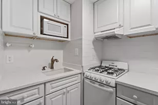 801 N Pitt Street N, Alexandria, VA 22314 - Photo 8