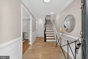 1220 Roundhouse Ln, Alexandria, VA 22314 - Photo 6