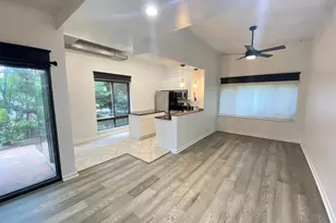 124 Roberts Ln, Alexandria, VA 22314 - Photo 2