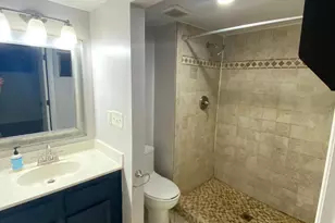 124 Roberts Ln, Alexandria, VA 22314 - Photo 10