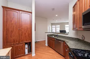 309 Holland Ln, Alexandria, VA 22314 - Photo 4