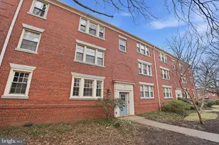 525 Bashford Ln, Alexandria, VA 22314 - Photo 2