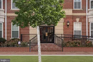 828 Slaters Ln, Alexandria, VA 22314 - Photo 2