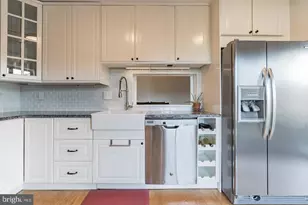 130 Roberts Ln, Alexandria, VA 22314 - Photo 10