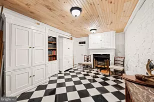 123 S Pitt St, Alexandria, VA 22314 - Photo 32