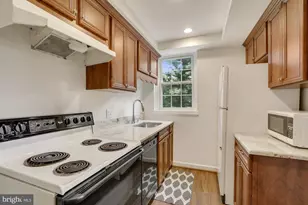 2941 S Dinwiddie St, Arlington, VA 22206 - Photo 8