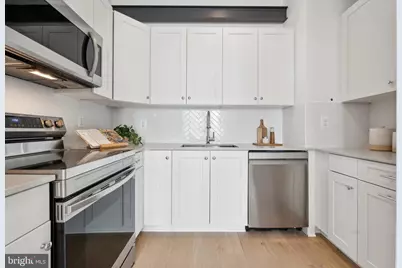 901 King Street #305, Alexandria, VA 22314 - Photo 2