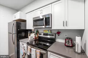 3308 Wyndham Cir, Alexandria, VA 22302 - Photo 14
