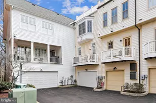 703 Rose Square, Alexandria, VA 22314 - Photo 2