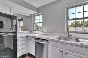 525 Bashford Ln, Alexandria, VA 22314 - Photo 10