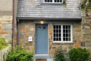 703 Chetworth Pl, Alexandria, VA 22314 - Photo 2