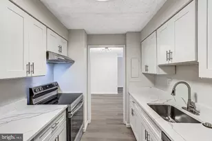 5300 Holmes Run Pkwy, Alexandria, VA 22304 - Photo 12