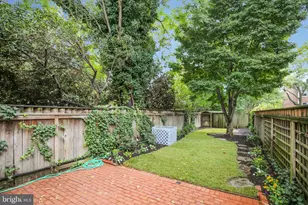 319 N Saint Asaph Street N, Alexandria, VA 22314 - Photo 36