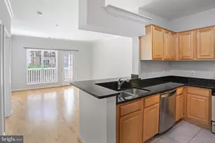 4560 Strutfield Ln, Alexandria, VA 22311 - Photo 6