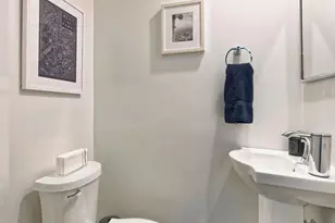 28 Alexander St, Alexandria, VA 22314 - Photo 22