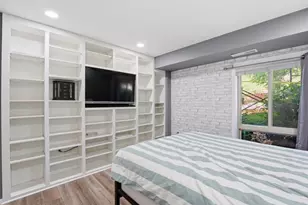 5250 Valley Forge Dr, Alexandria, VA 22304 - Photo 16