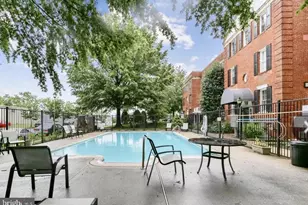 504 Bashford Ln, Alexandria, VA 22314 - Photo 6