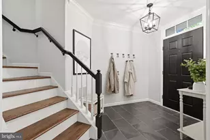 722 Catts Tavern Dr, Alexandria, VA 22314 - Photo 2