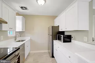 1708 W Abingdon Dr, Alexandria, VA 22314 - Photo 8