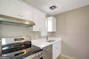1708 W Abingdon Dr, Alexandria, VA 22314 - Photo 10