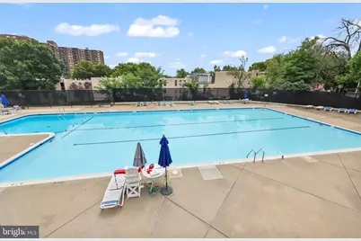 5300 Holmes Run Parkway #815, Alexandria, VA 22304 - Photo 2