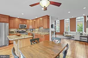 2442 Garnett Dr, Alexandria, VA 22311 - Photo 8