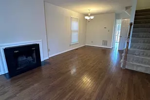 529 Colecroft Ct, Alexandria, VA 22314 - Photo 2